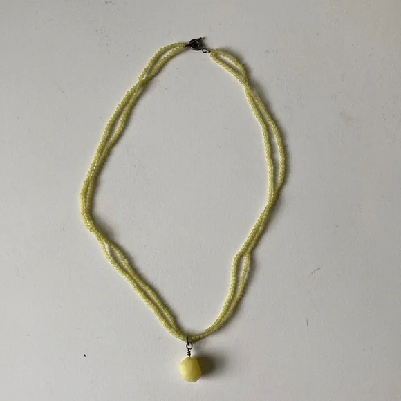 Yellow double strand pendant stone necklace - Picture 3 of 4